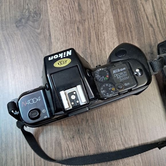 Nikon Auto Focus Camera N4004 AF SLR 35mm Film Vintage Camera Body Only TESTED - Picture 2 of 7